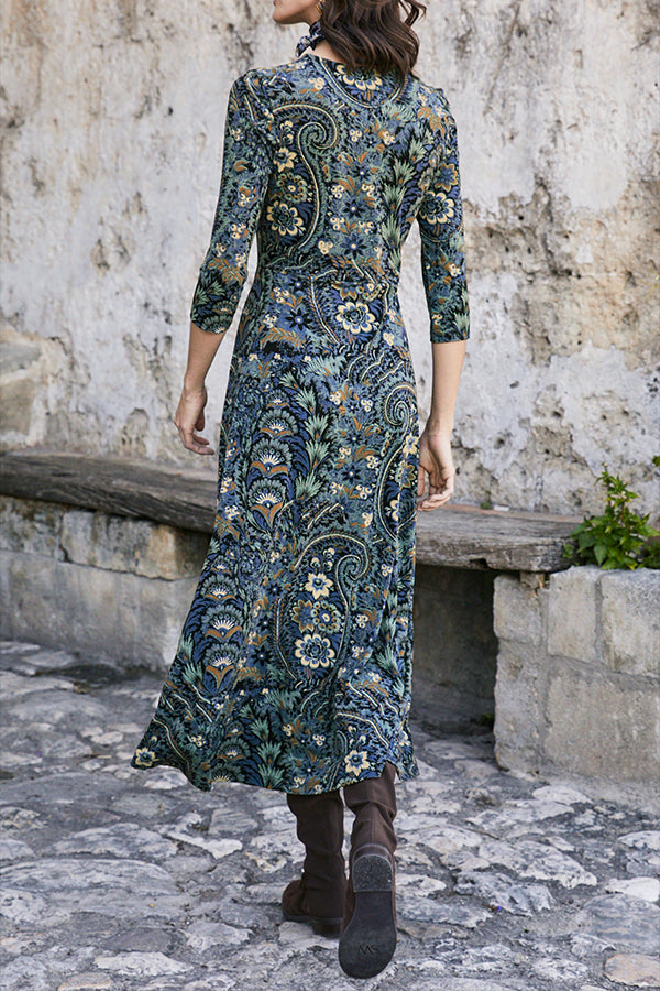 Exquisite Patterned Long-Sleeved Dress